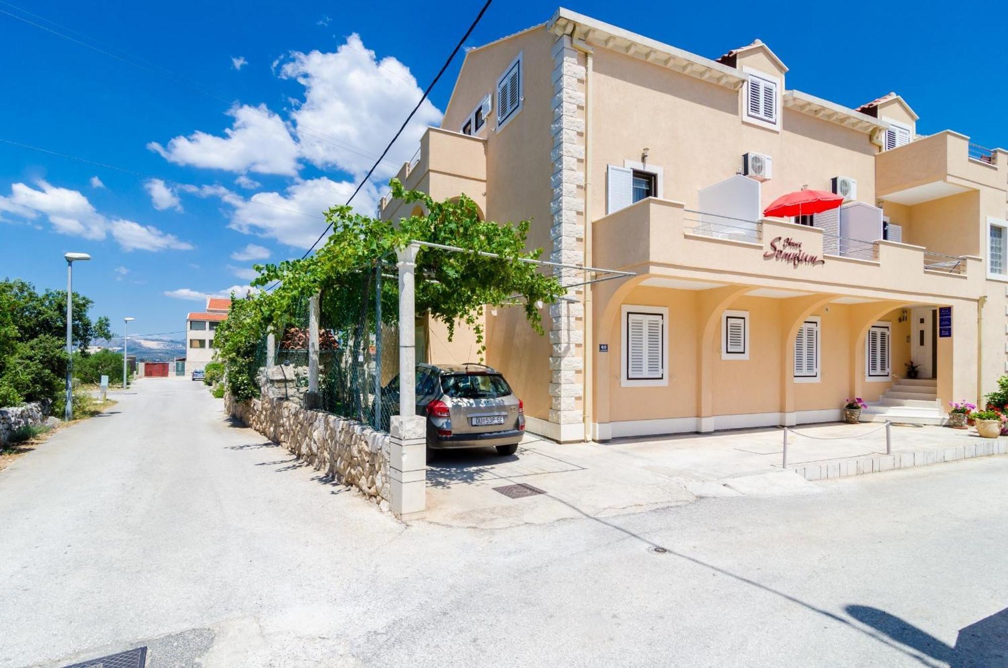 קאבטאט Guesthouse Somnium מראה חיצוני תמונה